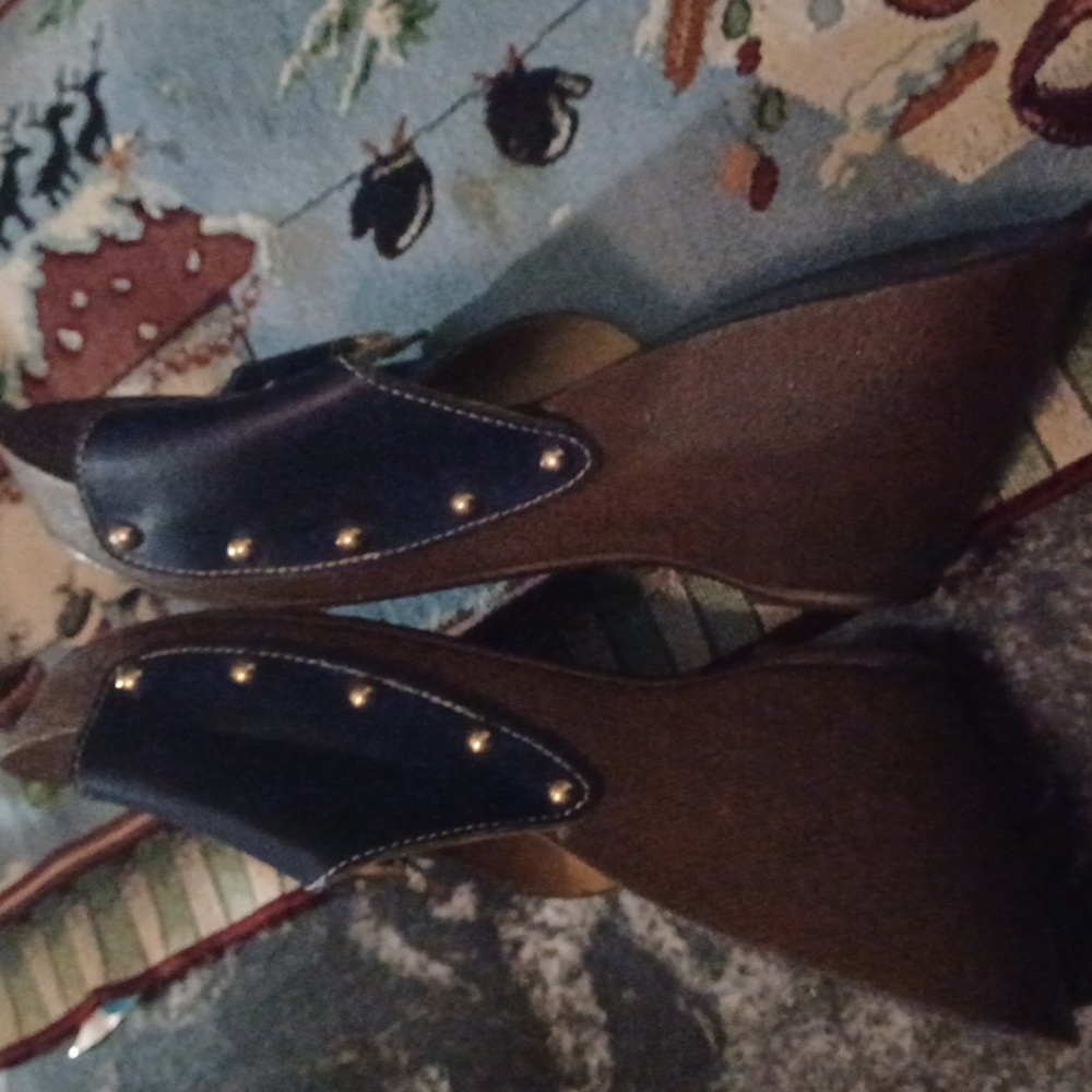 Clogs - Picture 3 of 4